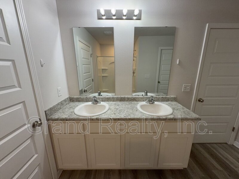 Expansive 5-Bed, 3-Bath Family Home in Pace, FL – 2,556 Sq Ft | 5431 Peach Drive! property image