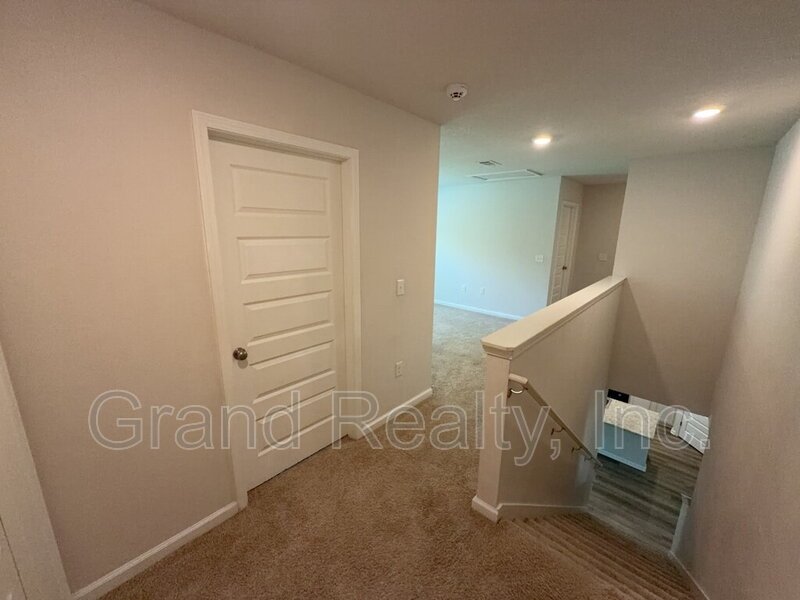 Expansive 5-Bed, 3-Bath Family Home in Pace, FL – 2,556 Sq Ft | 5431 Peach Drive! property image