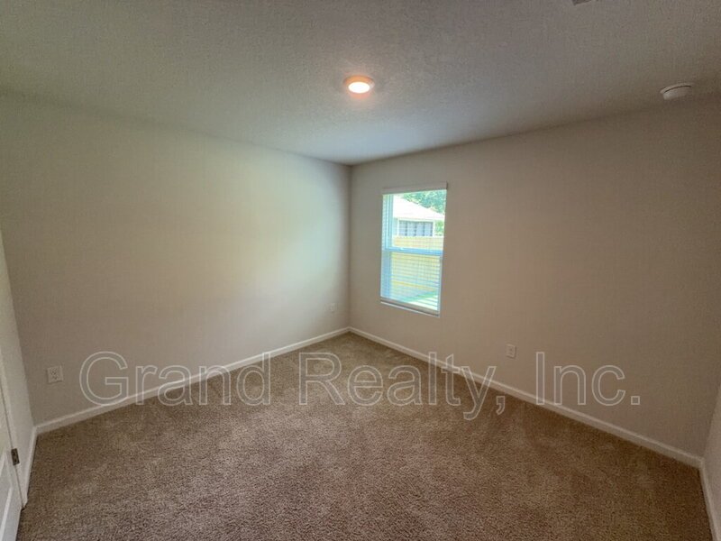 Expansive 5-Bed, 3-Bath Family Home in Pace, FL – 2,556 Sq Ft | 5431 Peach Drive! property image