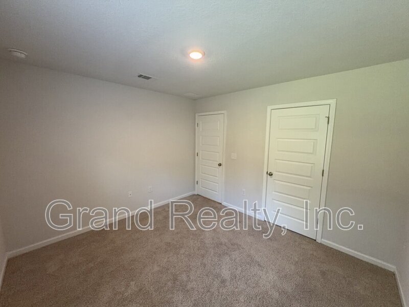Expansive 5-Bed, 3-Bath Family Home in Pace, FL – 2,556 Sq Ft | 5431 Peach Drive! property image