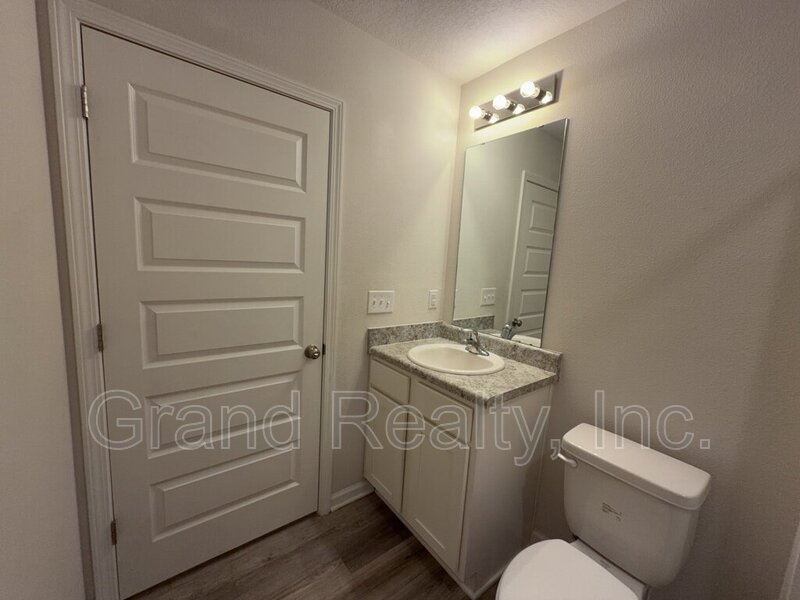Expansive 5-Bed, 3-Bath Family Home in Pace, FL – 2,556 Sq Ft | 5431 Peach Drive! property image