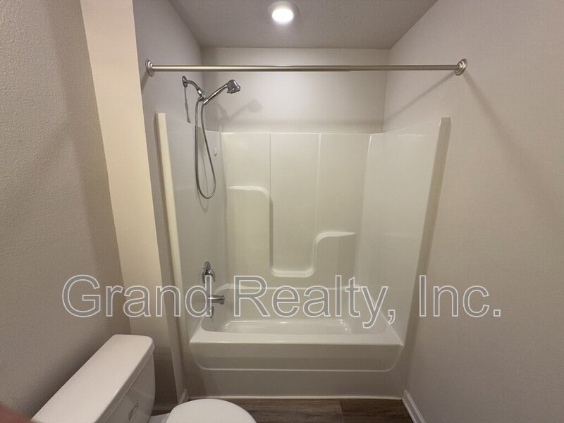 Expansive 5-Bed, 3-Bath Family Home in Pace, FL – 2,556 Sq Ft | 5431 Peach Drive! property image