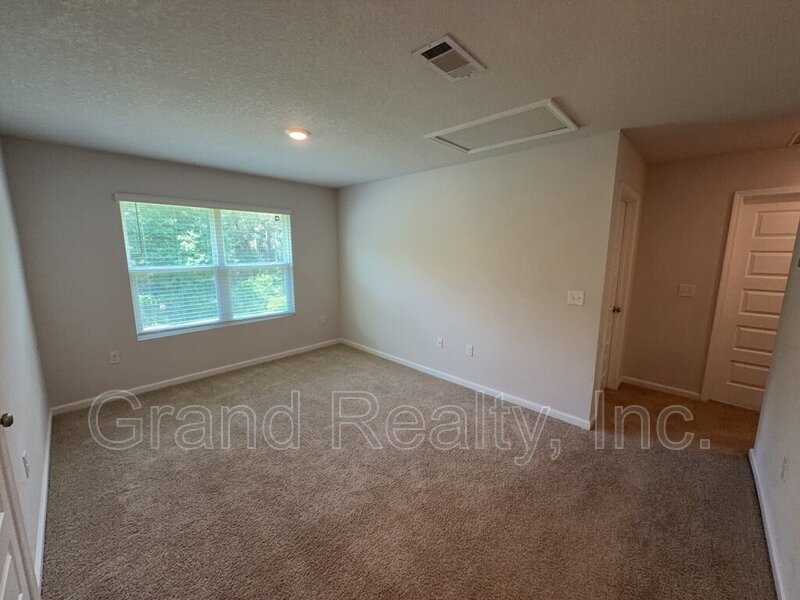 Expansive 5-Bed, 3-Bath Family Home in Pace, FL – 2,556 Sq Ft | 5431 Peach Drive! property image