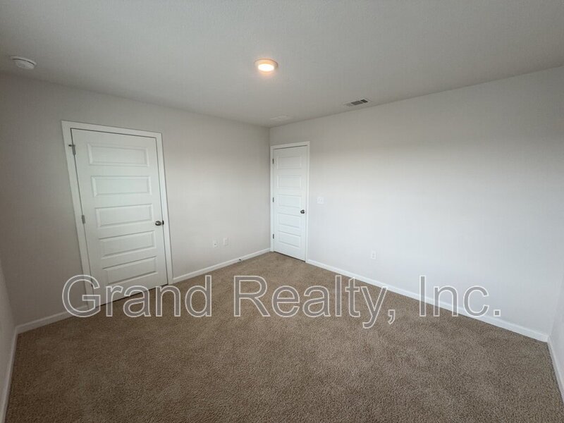 Expansive 5-Bed, 3-Bath Family Home in Pace, FL – 2,556 Sq Ft | 5431 Peach Drive! property image