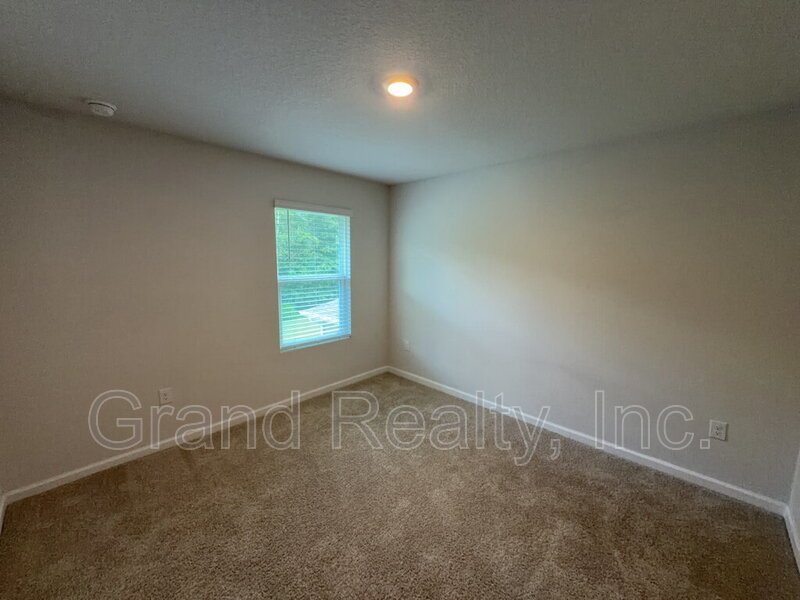 Expansive 5-Bed, 3-Bath Family Home in Pace, FL – 2,556 Sq Ft | 5431 Peach Drive! property image
