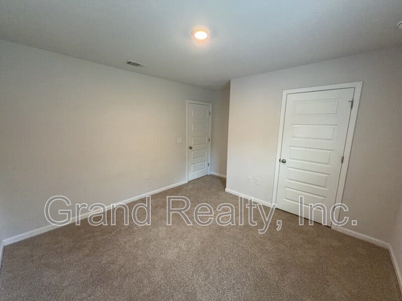 Expansive 5-Bed, 3-Bath Family Home in Pace, FL – 2,556 Sq Ft | 5431 Peach Drive! property image