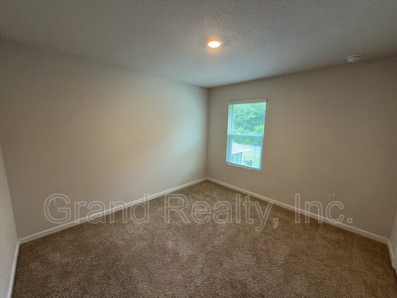 Expansive 5-Bed, 3-Bath Family Home in Pace, FL – 2,556 Sq Ft | 5431 Peach Drive! property image