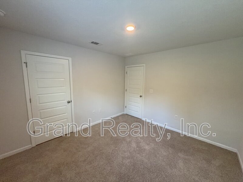Expansive 5-Bed, 3-Bath Family Home in Pace, FL – 2,556 Sq Ft | 5431 Peach Drive! property image