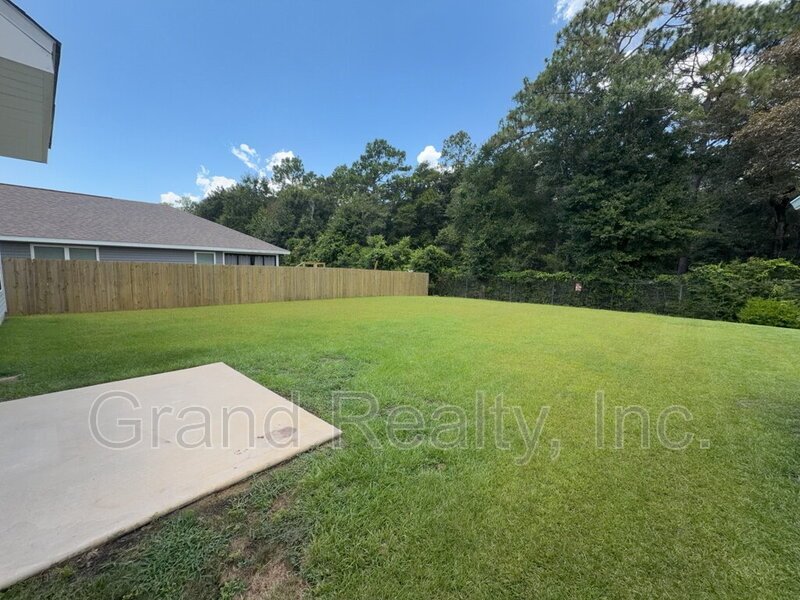 Expansive 5-Bed, 3-Bath Family Home in Pace, FL – 2,556 Sq Ft | 5431 Peach Drive! property image