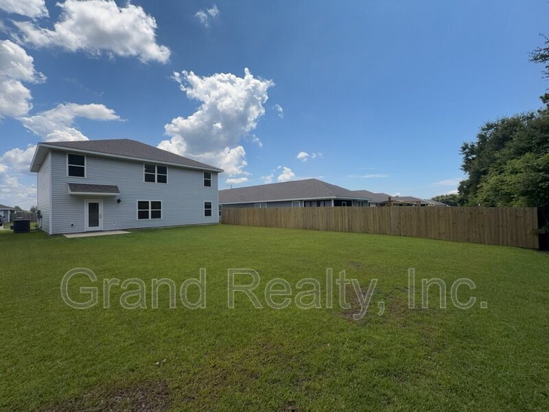 Expansive 5-Bed, 3-Bath Family Home in Pace, FL – 2,556 Sq Ft | 5431 Peach Drive! property image