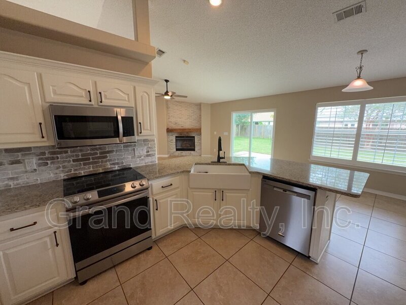 Spacious 3-Bedroom, 2-Bath Home in North Harbor Subdivision in Pace FL! property image