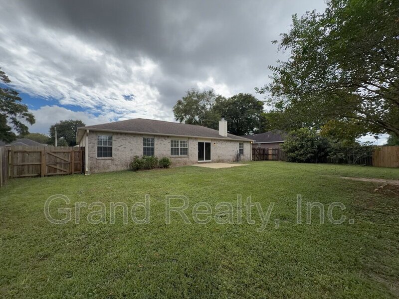Spacious 3-Bedroom, 2-Bath Home in North Harbor Subdivision in Pace FL! property image